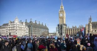 Giderek artan hayat pahalılığı Londra'da protesto edildi