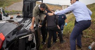 Mustafa Şentop'un koruma ekibi kaza geçirdi