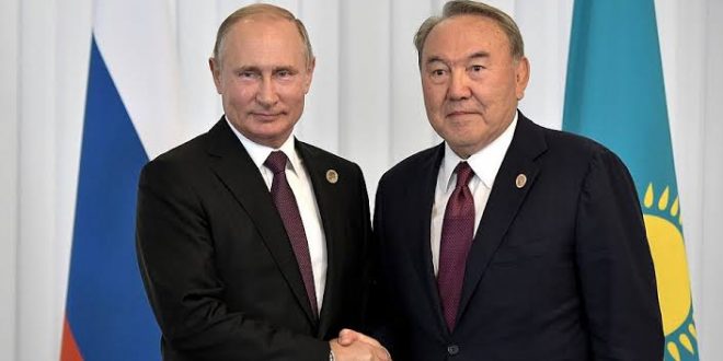 Putin ile Nazarbayev Moskova'da bir araya geldi