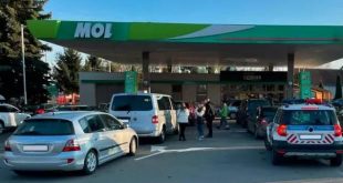 Ucuz benzin için komşu ülkelerden Macaristan'a akın ettiler