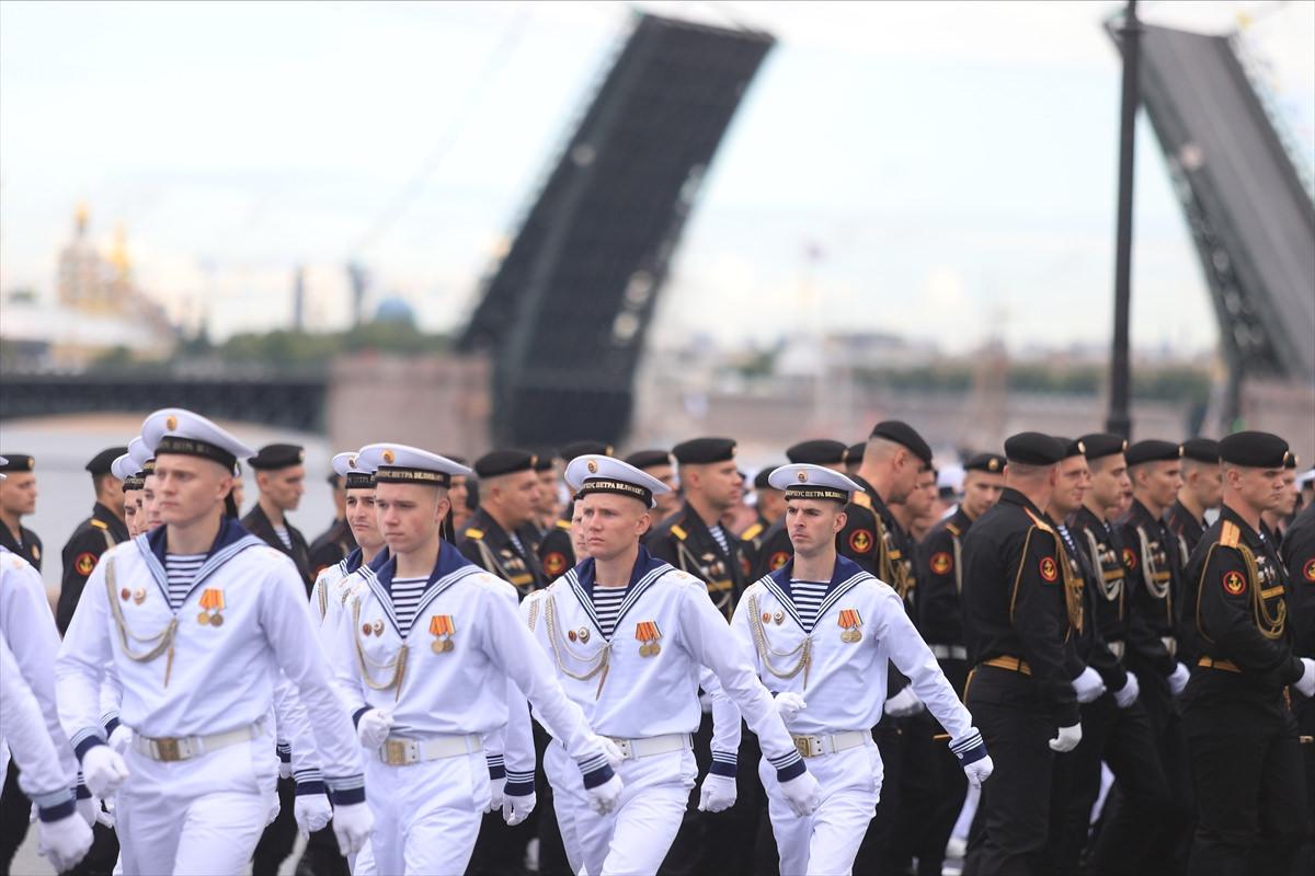 Putin Rusya'nın yeni hipersonik füzesini duyurdu Putin Rusya'nın yeni hipersonik füzesini duyurdu
