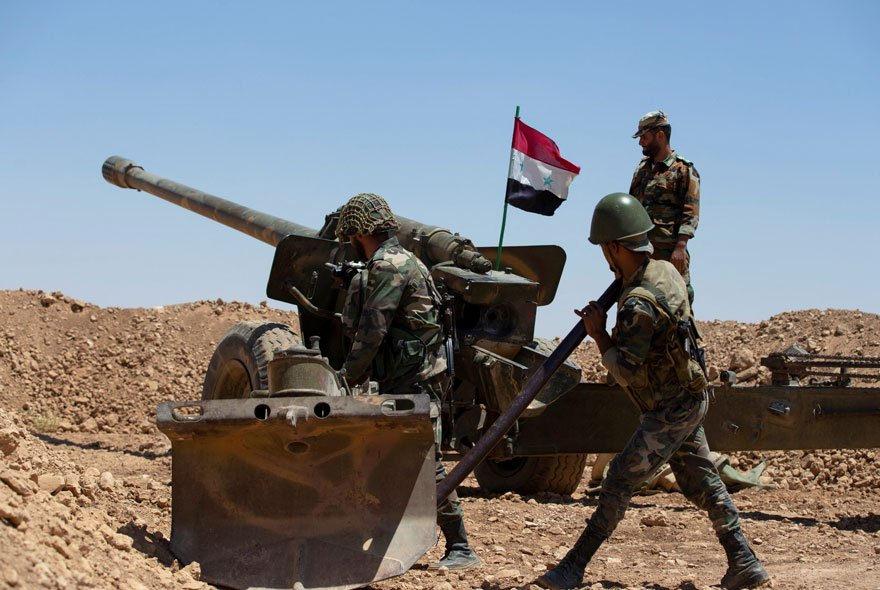 Esad askerlerini Türkiye sınırına konuşlandırdı