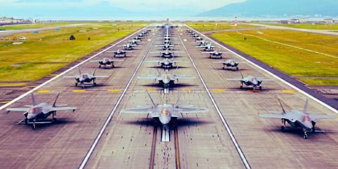 ABD ordusu Japon hava üssünde fil yürüyüşü yaptı