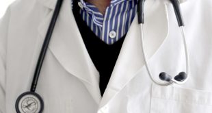 HALKA HAKARET EDEN İKİ DOKTOR AÇIĞA ALINDI