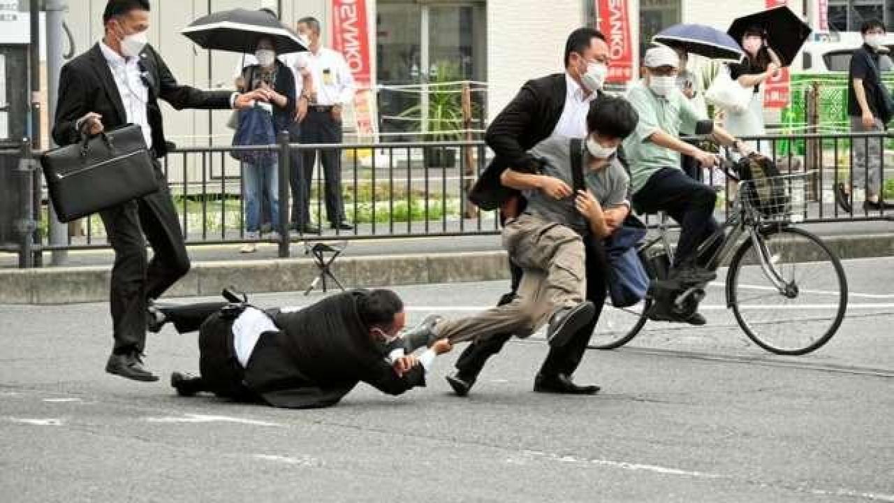 japon polisi eski basbakan abenin oldurulmesinde guvenlik zafiyeti oldugunu soyledi 1657480686 2389