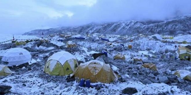 Pakistan'da Nanga Parbat Dağı'nda dağcılar kayboldu