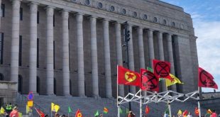 Terör örgütü yandaşları paçavralarını bu kez AB'nin başkentinde açtı