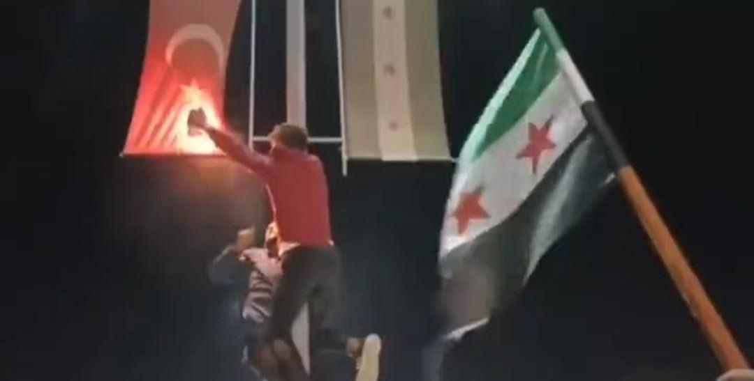 Süleyman Soylu'dan Türk bayrağını yakma girişiminde bulunan provokatör hakkında açıklama!