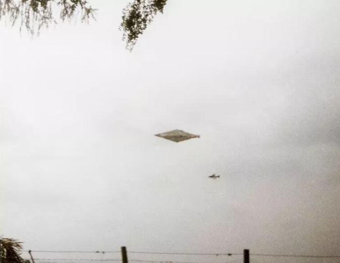 32 yıl sonra en net çekilen UFO fotoğrafı ortaya çıktı! 32 yıl sonra en net çekilen UFO fotoğrafı ortaya çıktı!