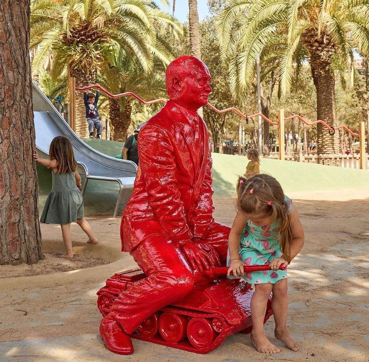 ABD’de çocuk parkına Putin heykeli!