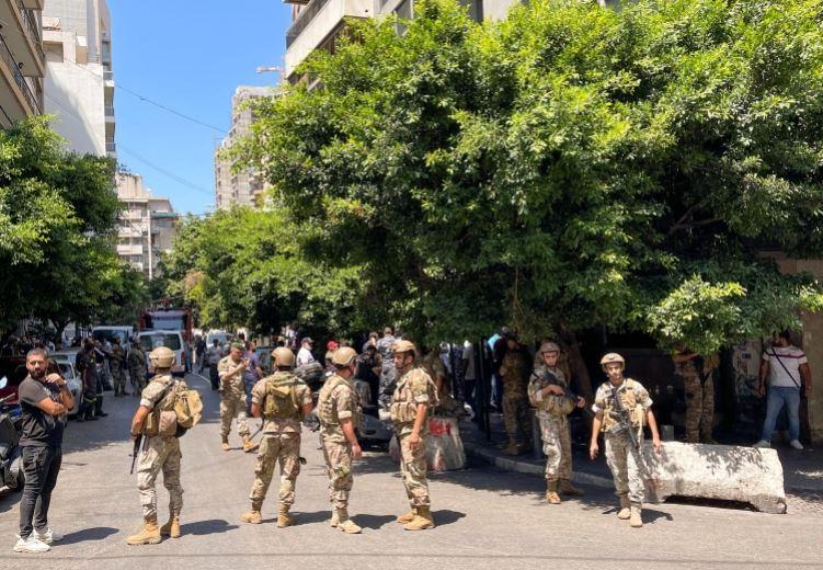 Hesabındaki parayı çekemedi, bankadakileri rehin aldı! Hesabındaki parayı çekemedi, bankadakileri rehin aldı!