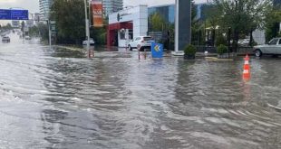 Ankara'da fırtınada kolon devrildi, minare çöktü: 1 ölü