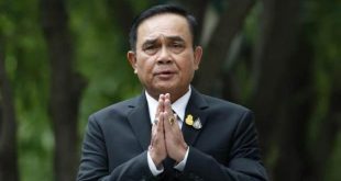 Darbeyle ülkenin başına geçen Tayland Başbakanı görevden uzaklaştırıldı