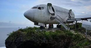 Endonezya'da terk edilmiş Boeing 737 uçağı bulundu