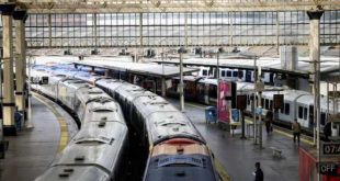 İngiltere'de tren sürücülerinin grevi ulaşımı felç etti!