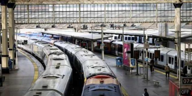 İngiltere'de tren sürücülerinin grevi ulaşımı felç etti!