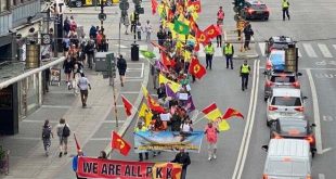 İsveç parlamentosu önünde Terör örgütü YPG/PKK yandaşları gösteri düzenledi