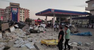 Tır kaza bölgesinde toplanan kalabalığa daldı; 16 ölü