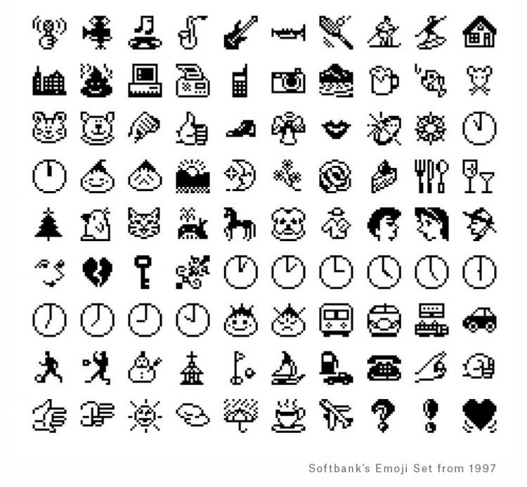 <p>Günümüzdeki modern emojilerin yaratıcısı olarak Shigetaka Kurita ismindeki Japon bir arayüz tasarımcısı gösterilir. Ancak ortaya çıkan son veriler  Shigetaka Kurita'den önce emoji kullanıldığını gösteriyor. Yukarıdaki resimde Japonya'da telefon üreticisi olan SoftBank'ın 1997'de piyasaya sunduğu emoji seti yer alıyor.</p>  