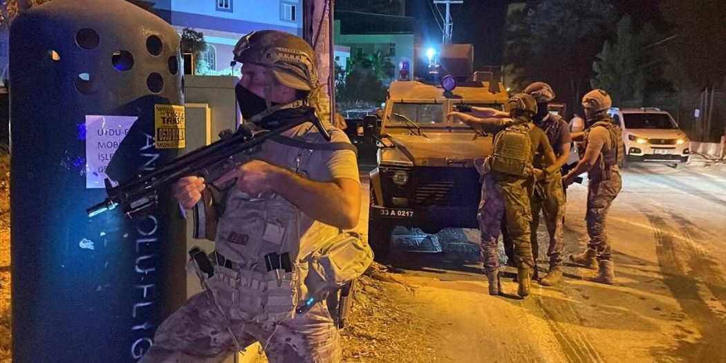 Mersin’de polisevine silahlı saldırı: 1 polis hayatını kaybetti, 1 polis yaralandı