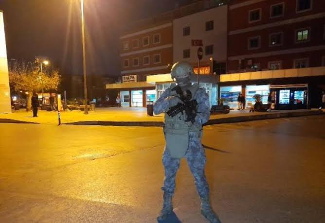 Bakırköy’de hastane önünde silahlı saldırı: 1 ölü, 2 yaralı