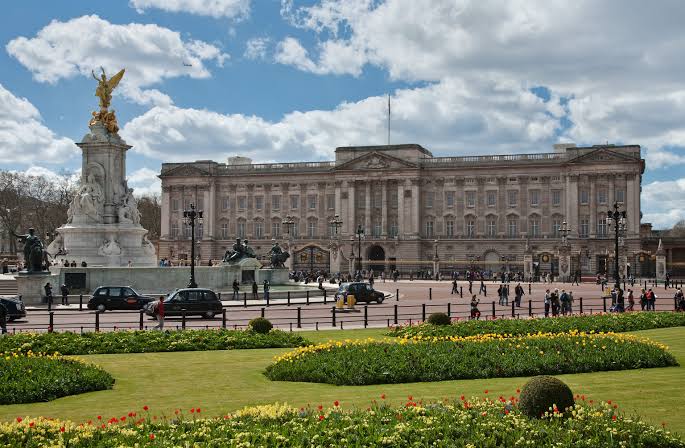 İngiliz Kraliyetinde unvanlar Kraliçe 2. Elizabeth’in ölümüyle değişti
