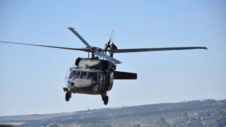Pençe-Kilit bölgesinde helikopter kaza kırıma uğradı