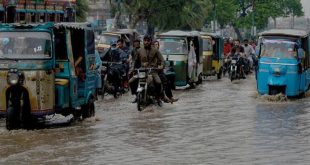 Selin vurduğu Pakistan'da 1 milyon insan salgın hastalığın pençesinde
