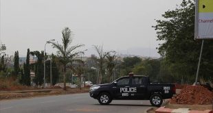 Şiddetin bitmek bilmediği Nijerya'da sokağa çıkma yasağı ilan edildi!