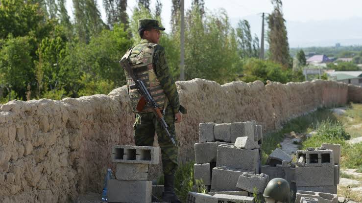 Tacikistan ile Kırgızistan sınırında çatışma yaşandı, 1 asker öldü!