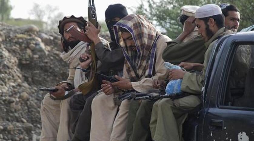 Taliban ve Pakistan güçleri sınır hattında çatıştı