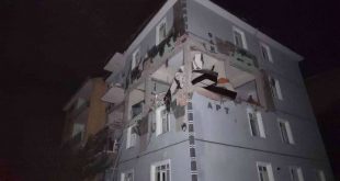 4 katlı binada doğalgaz patladı: 4 yaralı!