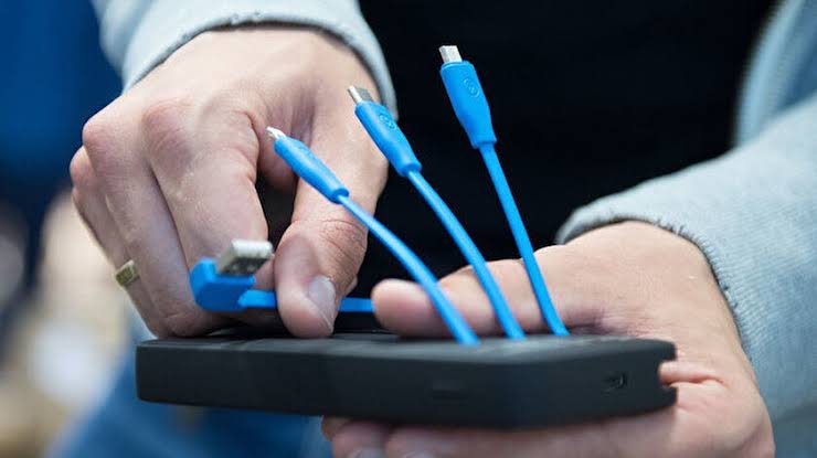 AB, bütün akıllı telefonlara tek tip şarj girişi getiriyor