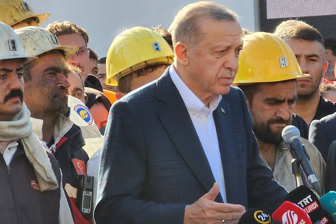 Cumhurbaşkanı Erdoğan Bartın’da incelemelerde bulundu! Hayatını kaybedenlerin ailelerine destek sözü verdi