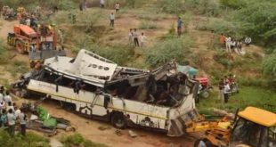 Düğüne giden otobüs uçuruma yuvarladı: 32 ölü