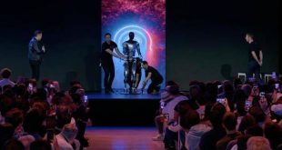 Elon Musk yeni insansı robotu tanıttı!