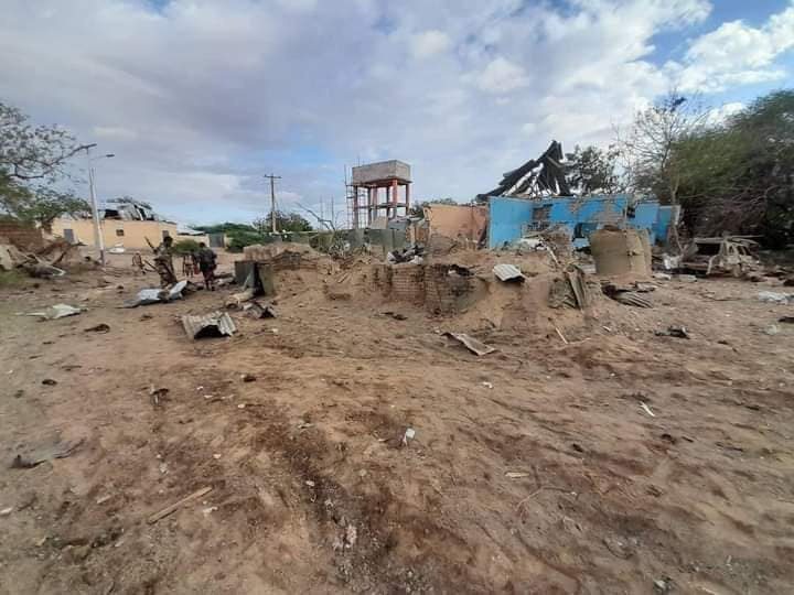 Eş Şebab askeri karargahı bombalı saldırılar ile yok etti