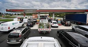 Fransa'da akaryakıt krizi! İstasyonda uzun kuyruklar oluştu