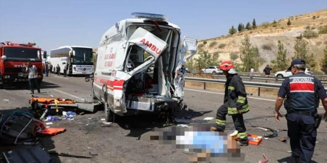 Gaziantep kazasında şoförün dikkatini perde dağıtmış!