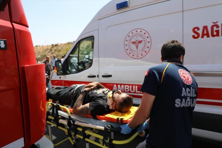 Gaziantep kazasında şoförün dikkatini perde dağıtmış!