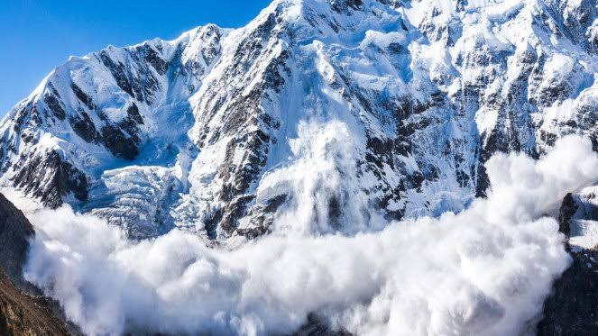 Himalaya Dağı’nda çığ düştü: 10 kişi öldü