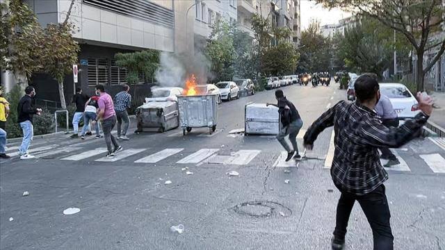 iran da protestolar tekrar alevlendi 01