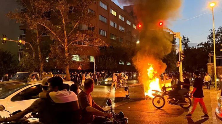 İran’daki protestolar liselere sıçradı