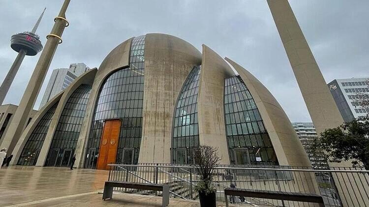 Köln’de ilk ezan sesi; LGBT’liler hazmedemedi