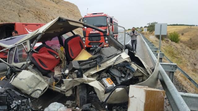 Malatya’da iki otomobil kafa kafaya çarpıştı: 1 ölü, 4 yaralı