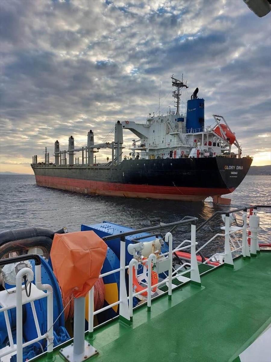 Çanakkale Boğazı'nda Bahama bayraklı dev gemi arızalandı