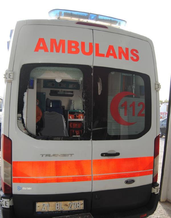 Diyarbakır’da yine ambulansa taşlı saldırı Diyarbakır’da yine ambulansa taşlı saldırı