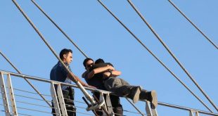 Polis intihar girişimini engelledi