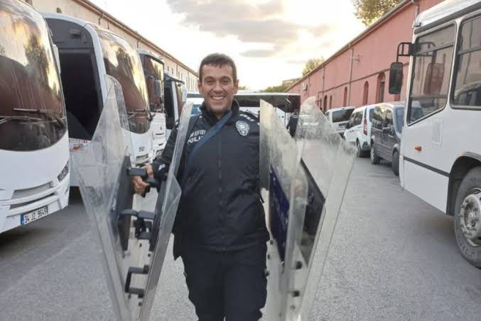 Polis memuru vapur iskelesinde intihar etti!