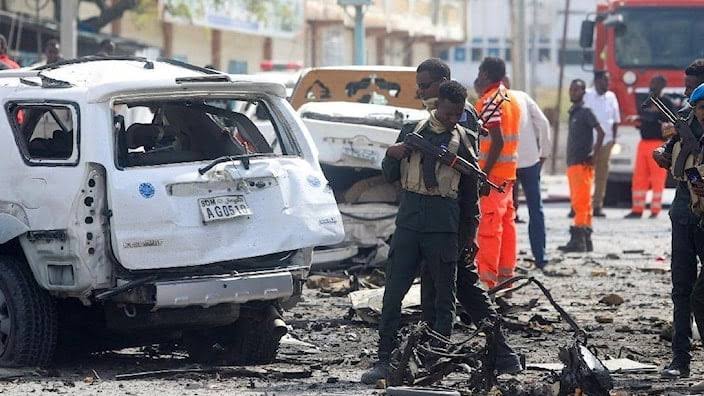 somali de egitim bakanligi na 2 bombali saldiri duzenlendi 01